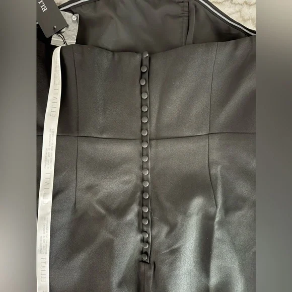 Elliatt Black Strapless Asymmetrical Sheath Dress - Picture 7 of 9